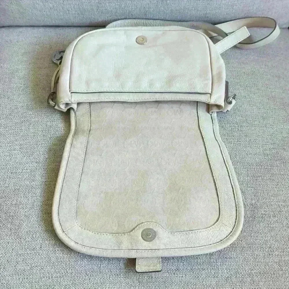 Michael Kors White Leather Saddle Bag - Picture 2 of 9